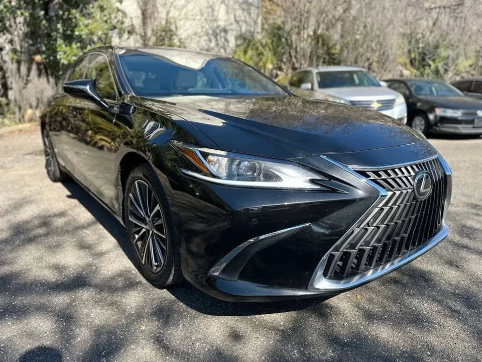2022 Lexus ES 7th Gen - Image 2 of 20