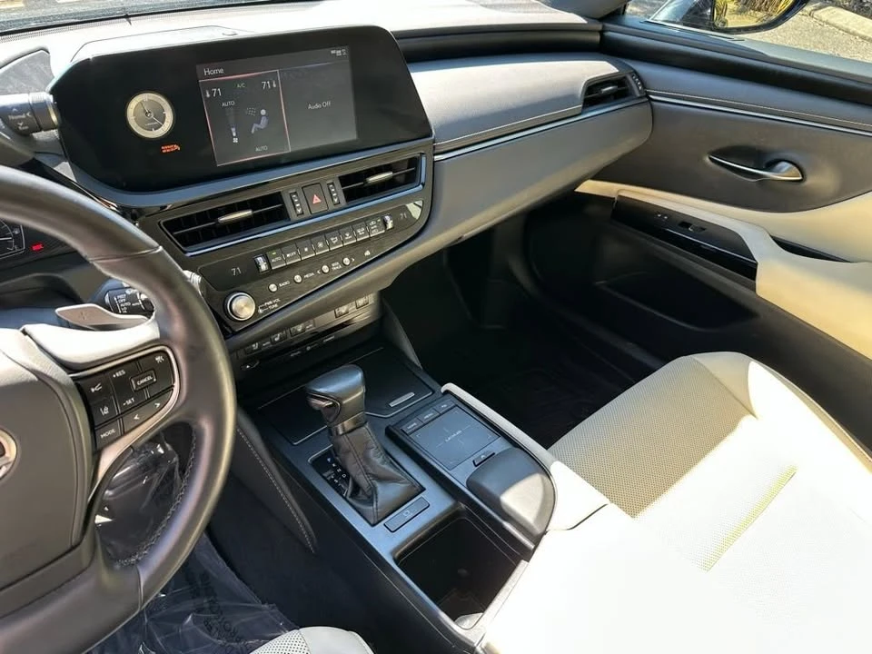 2022 Lexus ES 7th Gen - Image 19 of 20