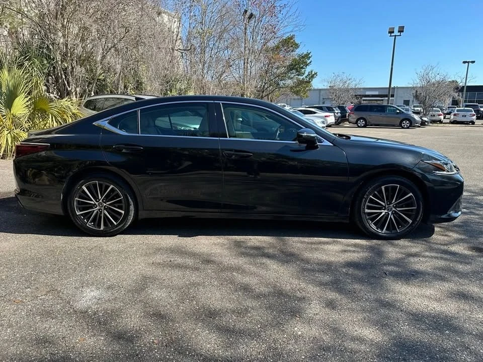 2022 Lexus ES 7th Gen - Image 13 of 20