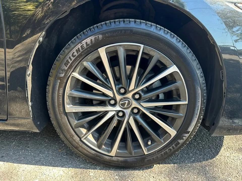 2022 Lexus ES 7th Gen - Image 14 of 20