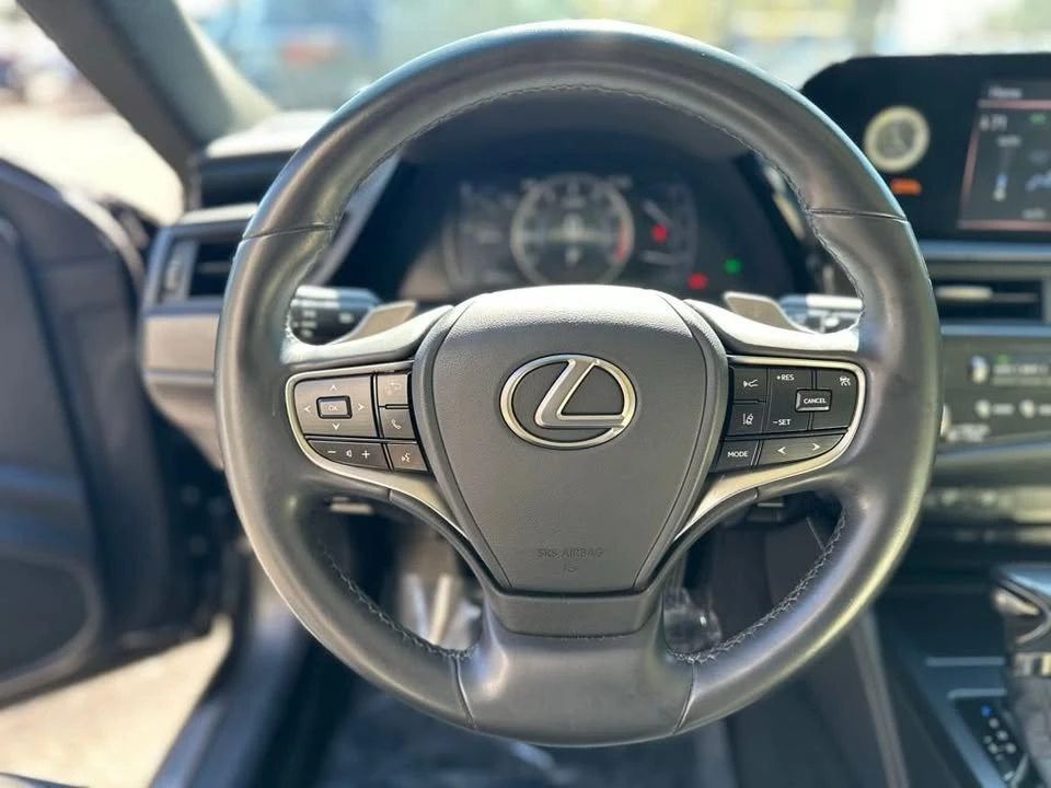 2022 Lexus ES 7th Gen - Image 17 of 20