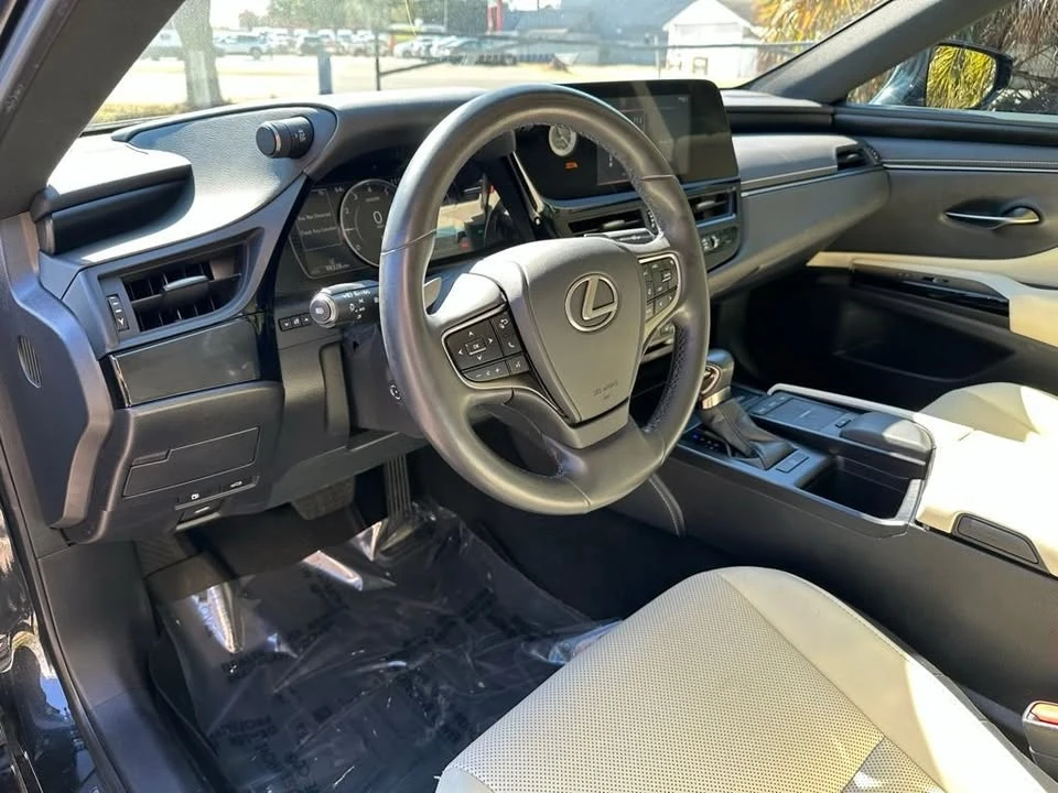 2022 Lexus ES 7th Gen - Image 16 of 20