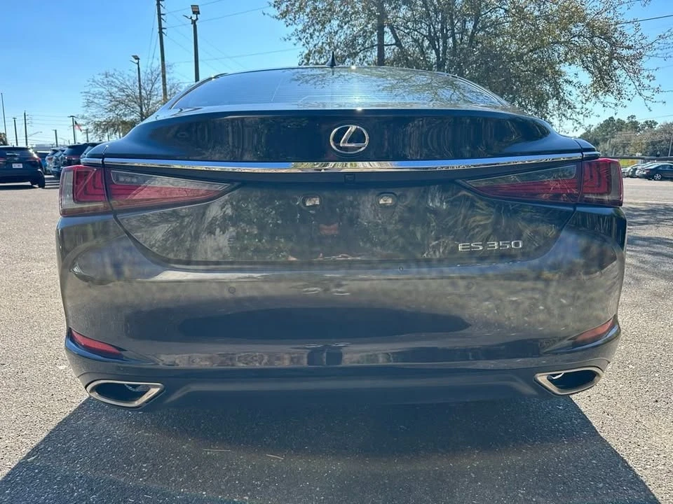 2022 Lexus ES 7th Gen - Image 11 of 20