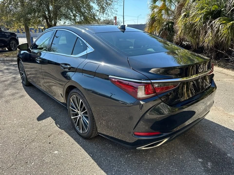 2022 Lexus ES 7th Gen - Image 9 of 20