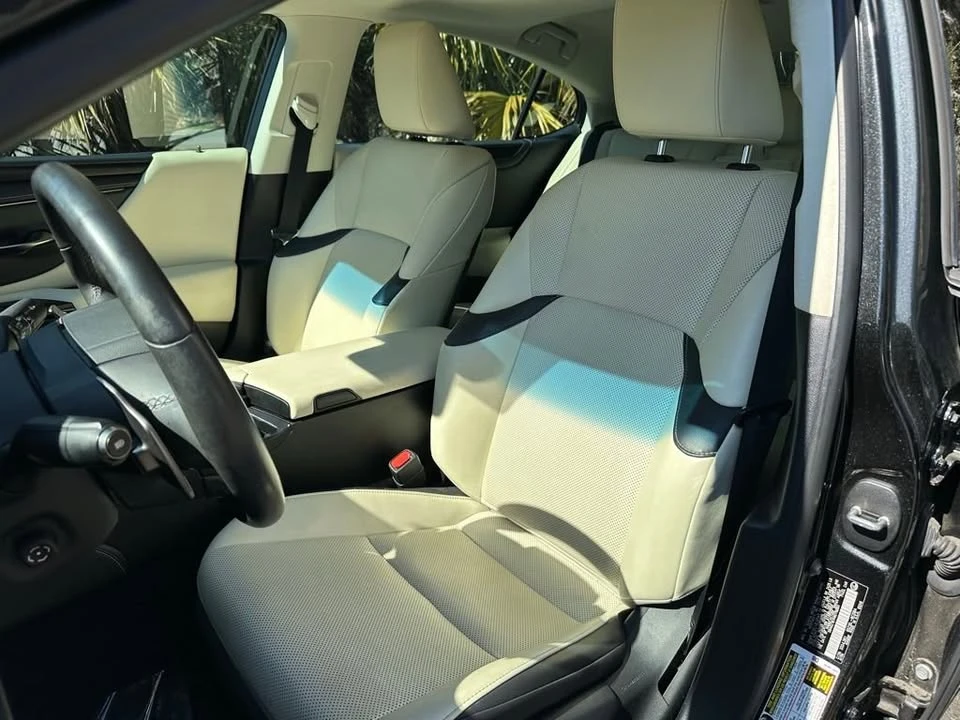 2022 Lexus ES 7th Gen - Image 15 of 20