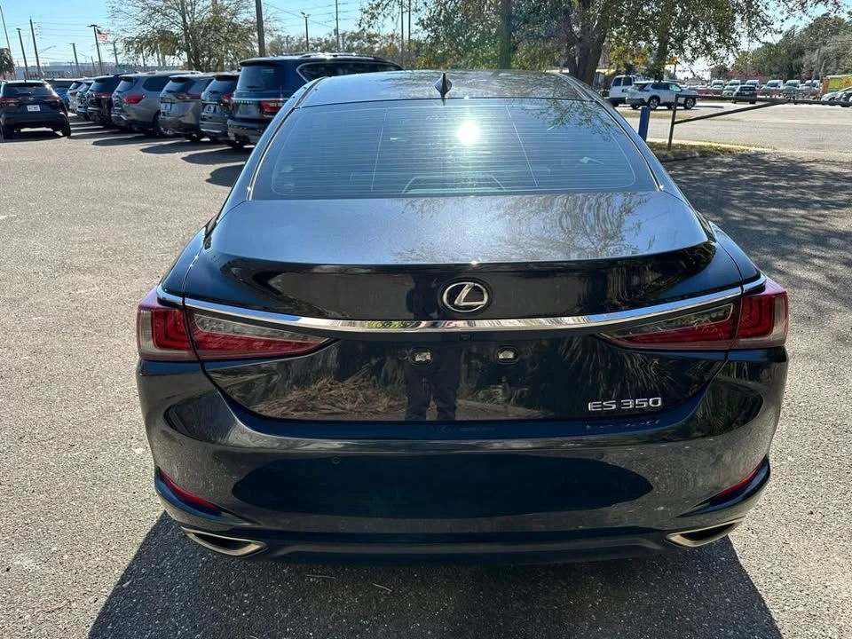 2022 Lexus ES 7th Gen - Image 10 of 20