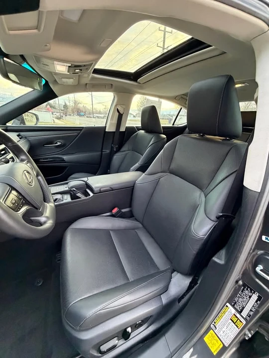 2022 Lexus ES 7th Gen - Image 2 of 7
