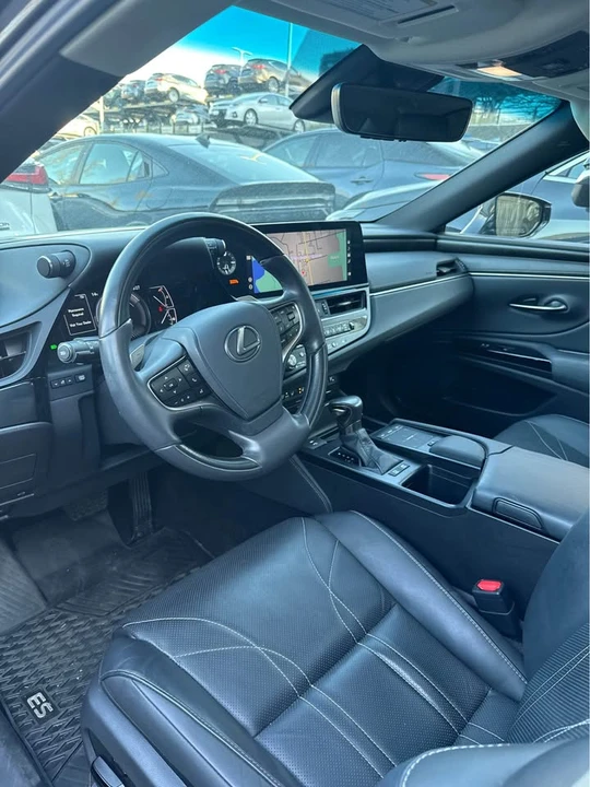 2022 Lexus ES 7th Gen - Image 5 of 16