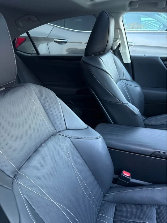 2022 Lexus ES 7th Gen - Image 13 of 16