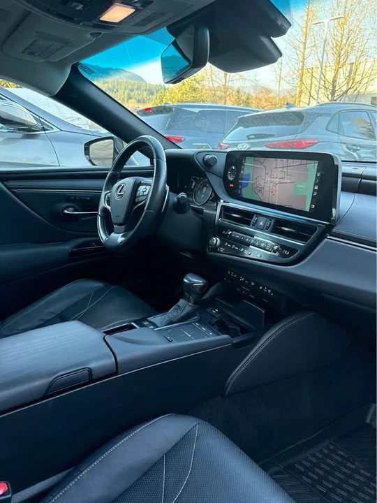 2022 Lexus ES 7th Gen - Image 12 of 16