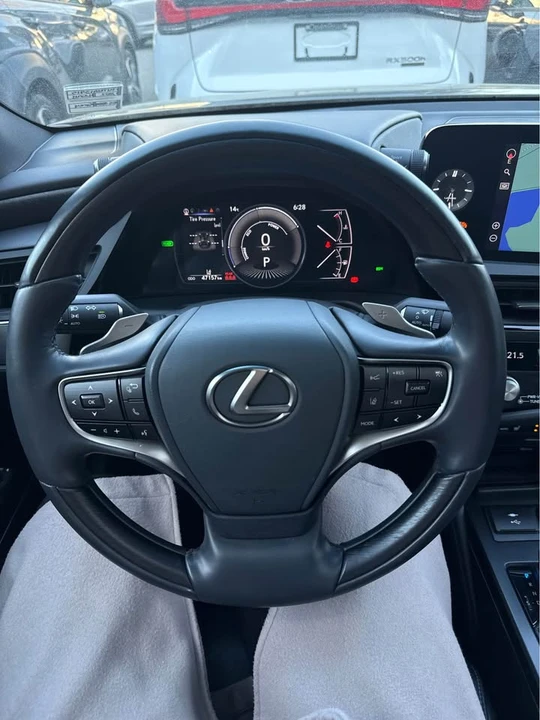 2022 Lexus ES 7th Gen - Image 7 of 16