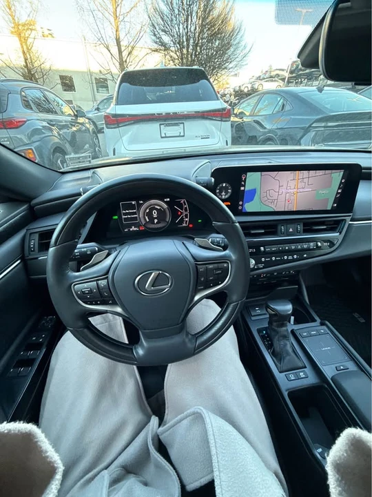 2022 Lexus ES 7th Gen - Image 10 of 16