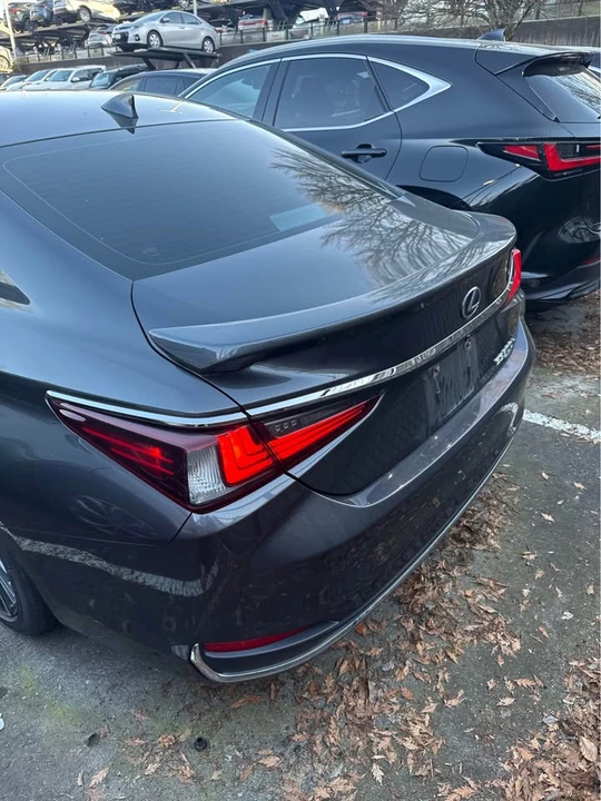 2022 Lexus ES 7th Gen - Image 2 of 16