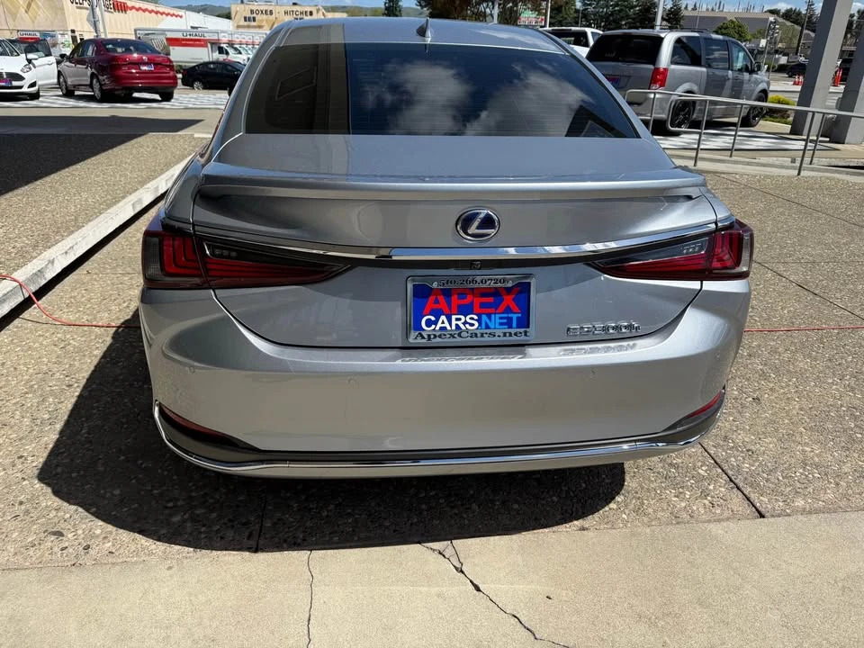 2022 Lexus ES 7th Gen - Image 3 of 4