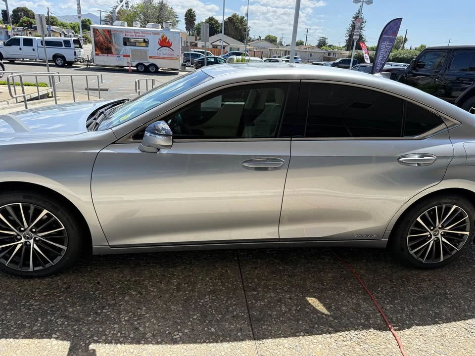 2022 Lexus ES 7th Gen - Image 2 of 4