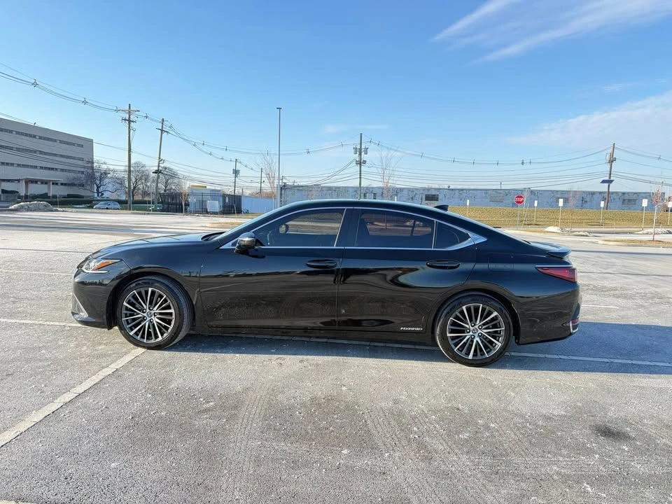 2022 Lexus ES 7th Gen - Image 2 of 15
