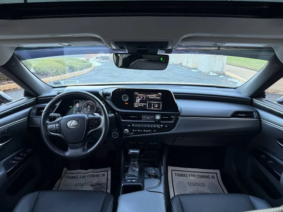 2022 Lexus ES 7th Gen - Image 10 of 15