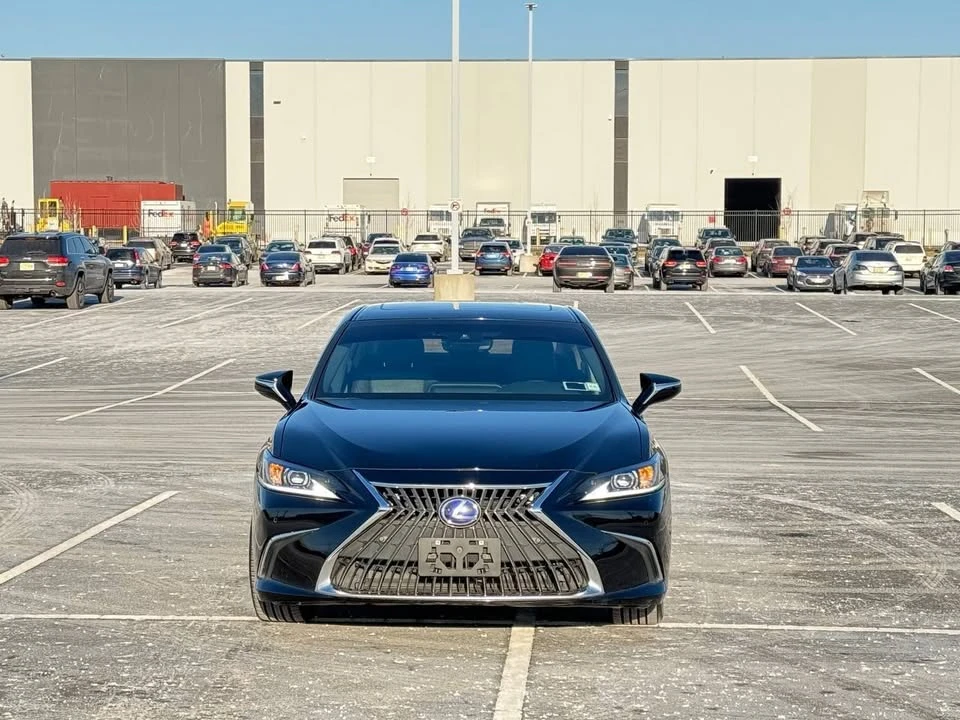 2022 Lexus ES 7th Gen - Image 8 of 15