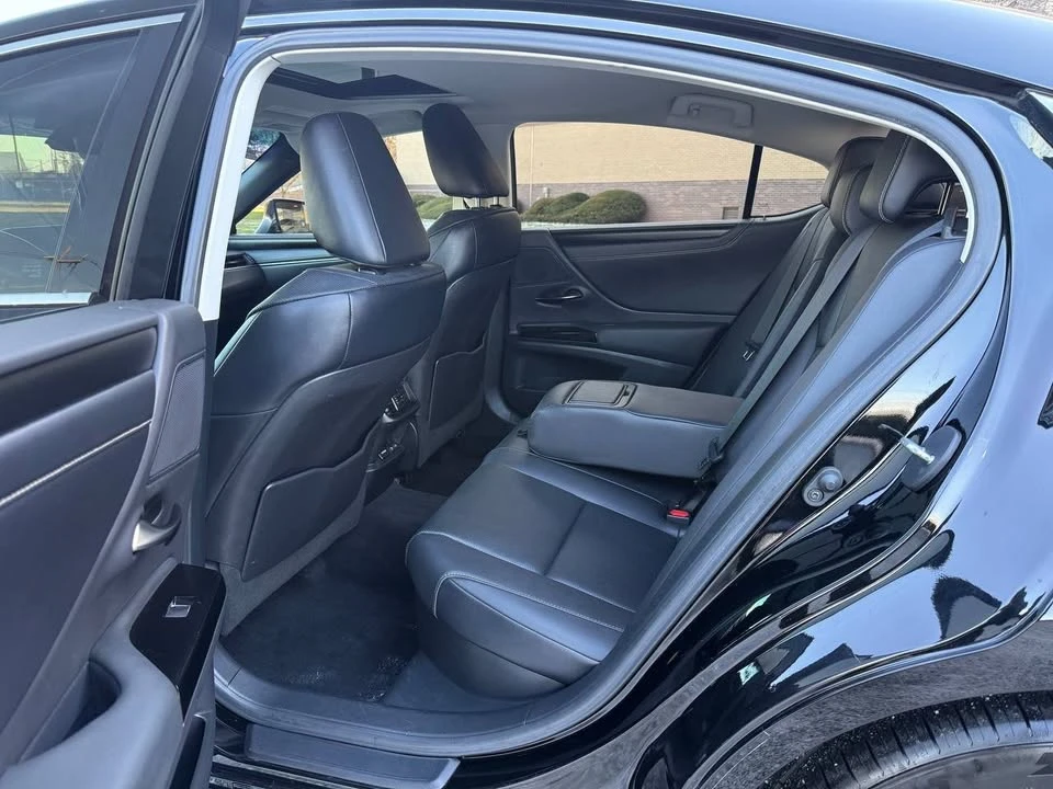 2022 Lexus ES 7th Gen - Image 13 of 15