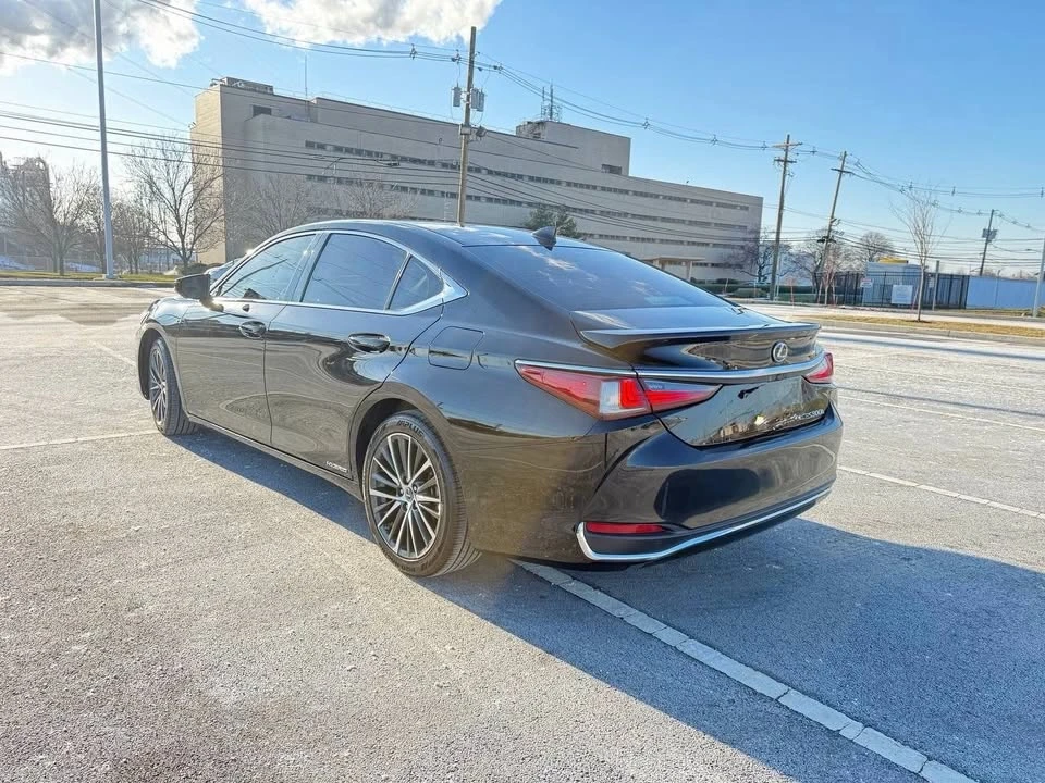 2022 Lexus ES 7th Gen - Image 3 of 15