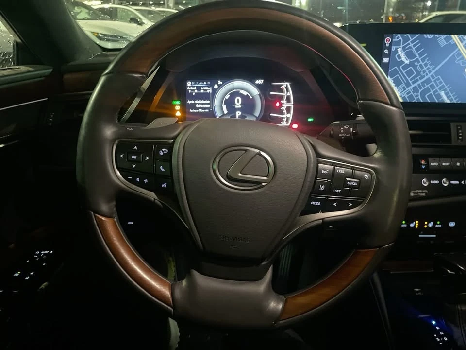 2022 Lexus ES 7th Gen - Image 19 of 20