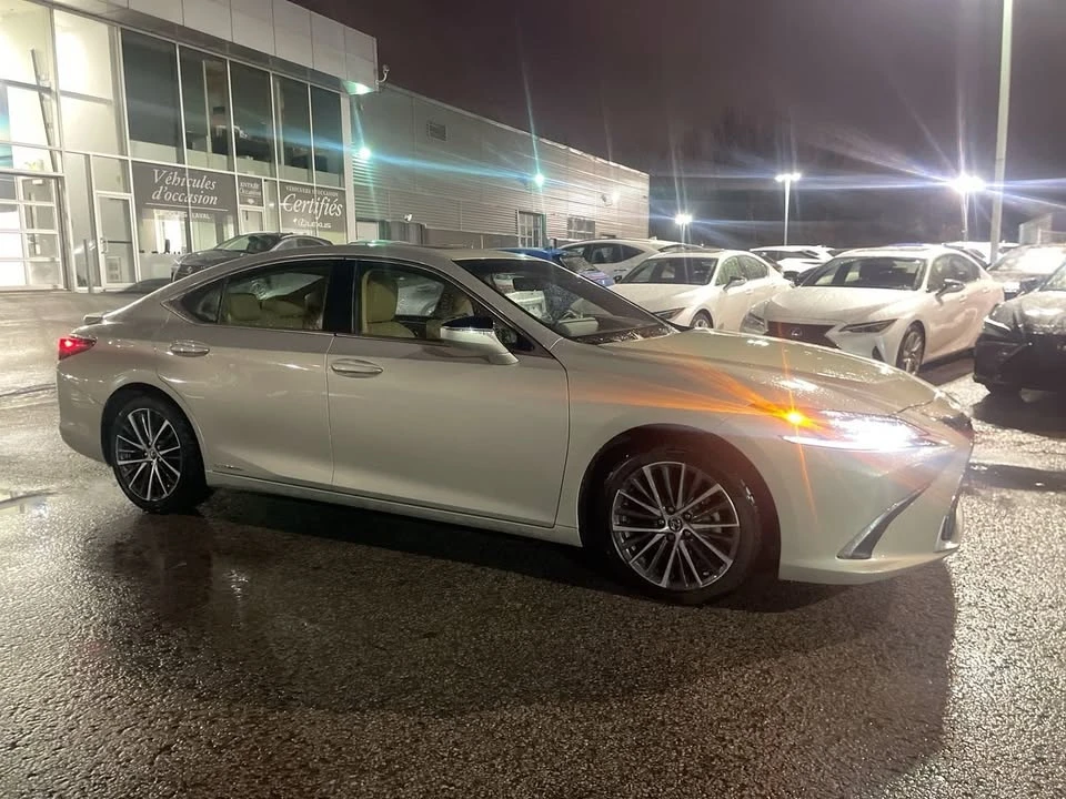 2022 Lexus ES 7th Gen - Image 16 of 20