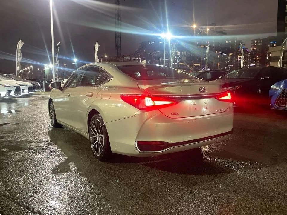 2022 Lexus ES 7th Gen - Image 10 of 20