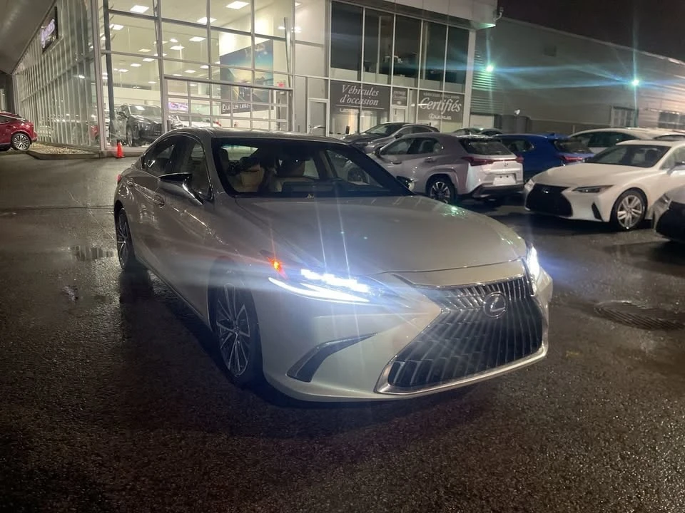 2022 Lexus ES 7th Gen - Image 2 of 20