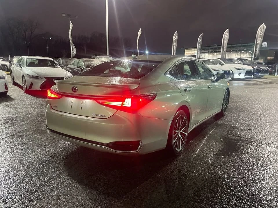 2022 Lexus ES 7th Gen - Image 12 of 20