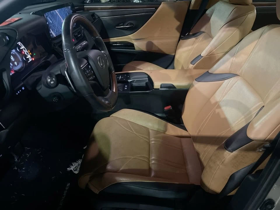 2022 Lexus ES 7th Gen - Image 18 of 20
