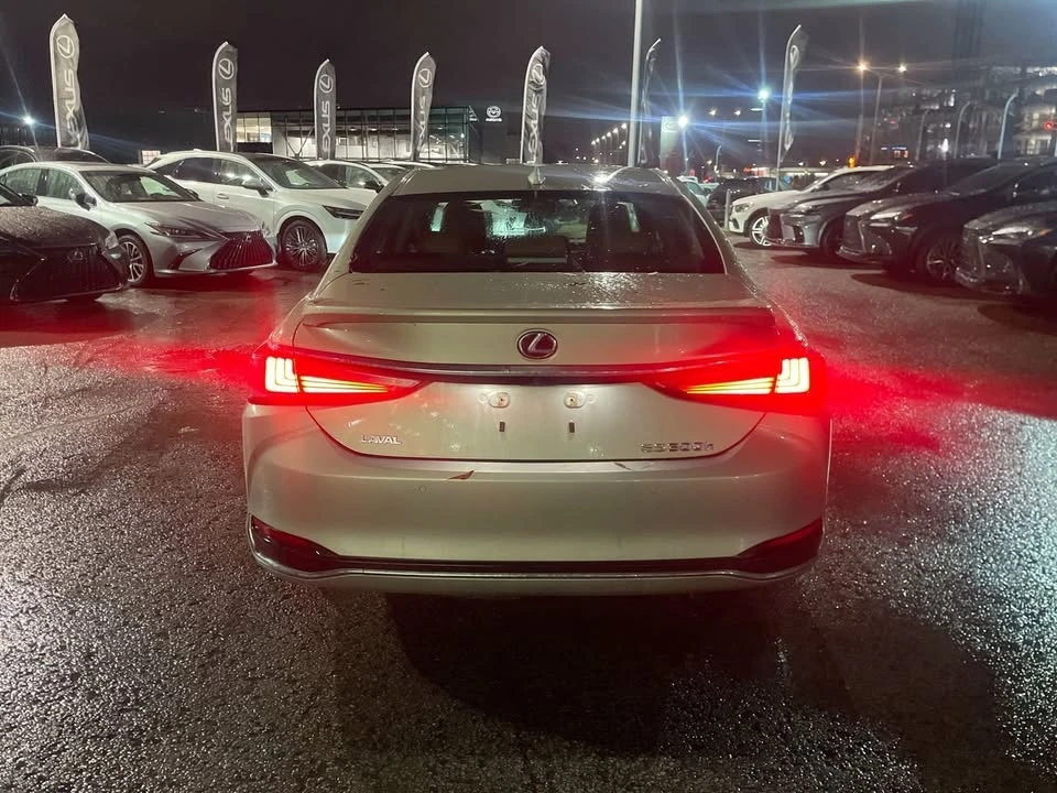2022 Lexus ES 7th Gen - Image 11 of 20