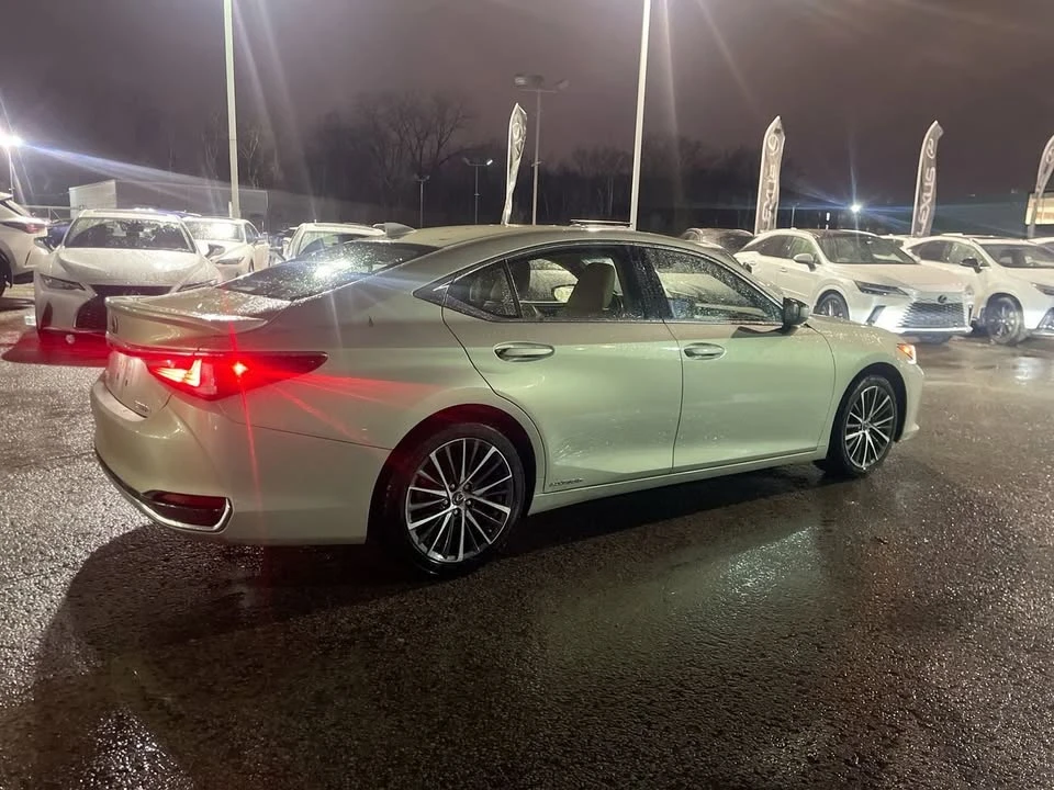 2022 Lexus ES 7th Gen - Image 14 of 20