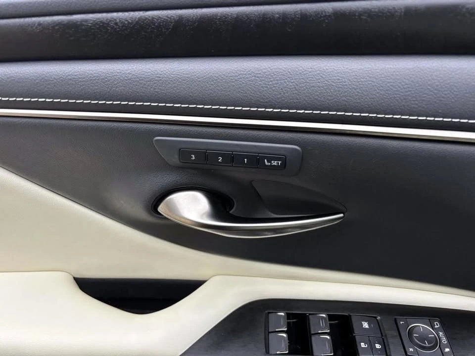 2022 Lexus ES 7th Gen - Image 12 of 20