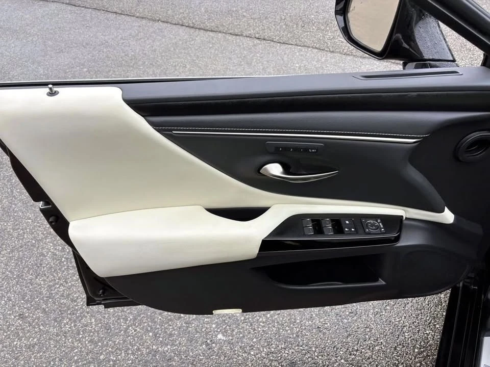 2022 Lexus ES 7th Gen - Image 11 of 20