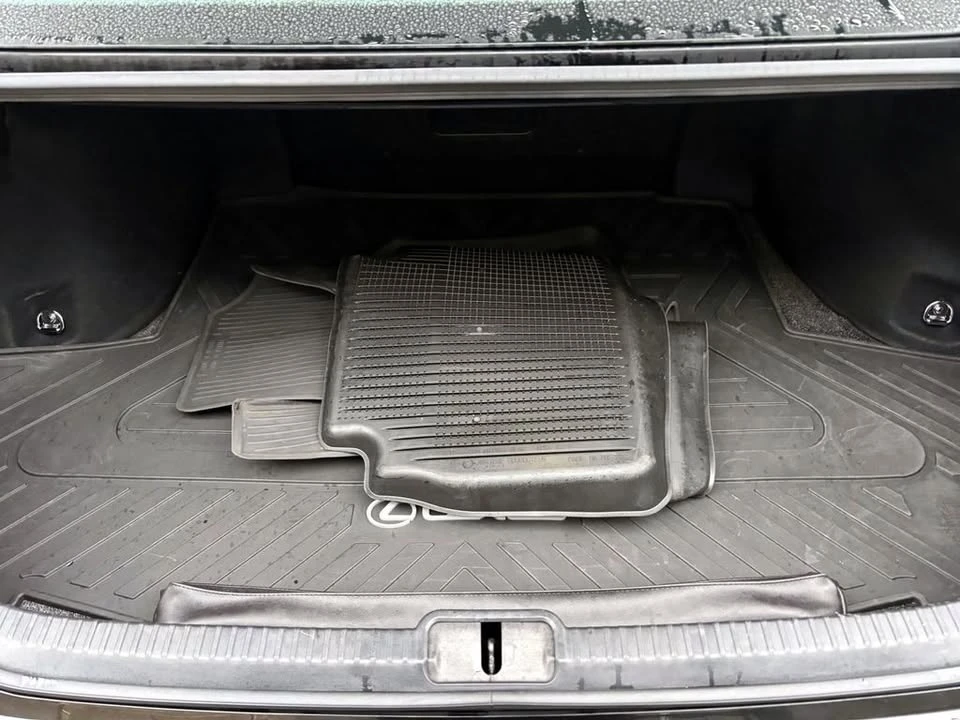 2022 Lexus ES 7th Gen - Image 9 of 20