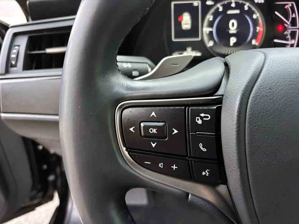2022 Lexus ES 7th Gen - Image 17 of 20
