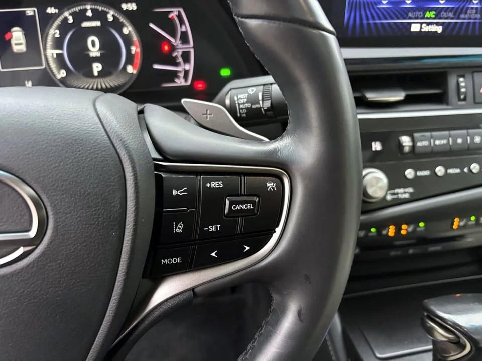 2022 Lexus ES 7th Gen - Image 18 of 20