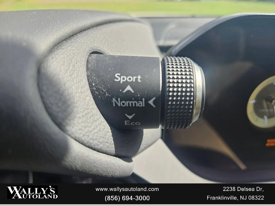 2022 Lexus ES 7th Gen - Image 13 of 20