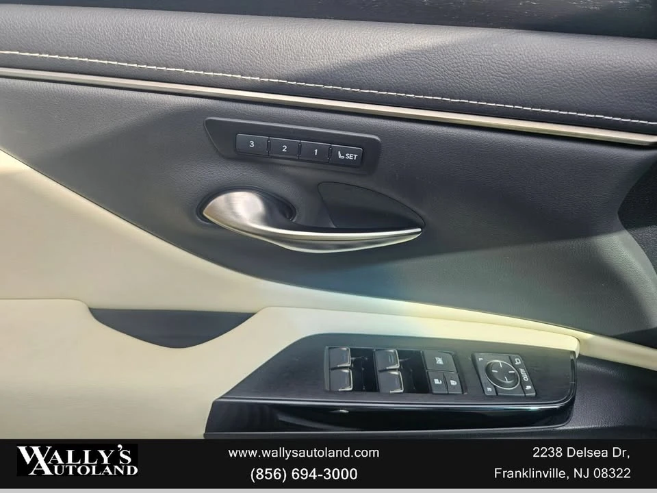 2022 Lexus ES 7th Gen - Image 17 of 20