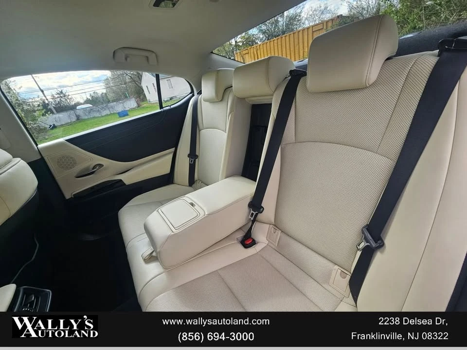 2022 Lexus ES 7th Gen - Image 5 of 20