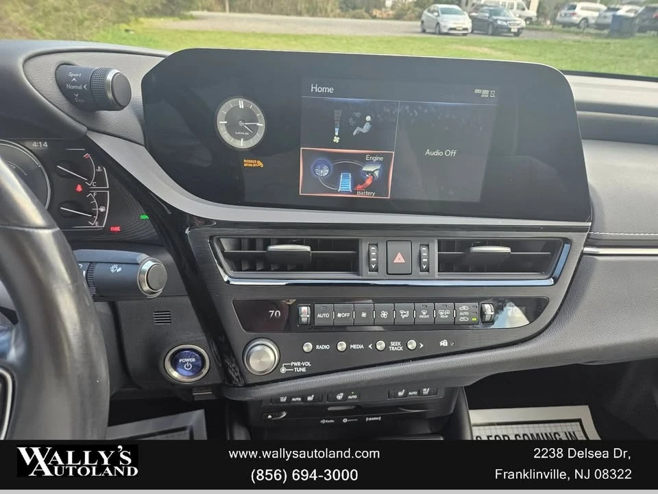 2022 Lexus ES 7th Gen - Image 9 of 20