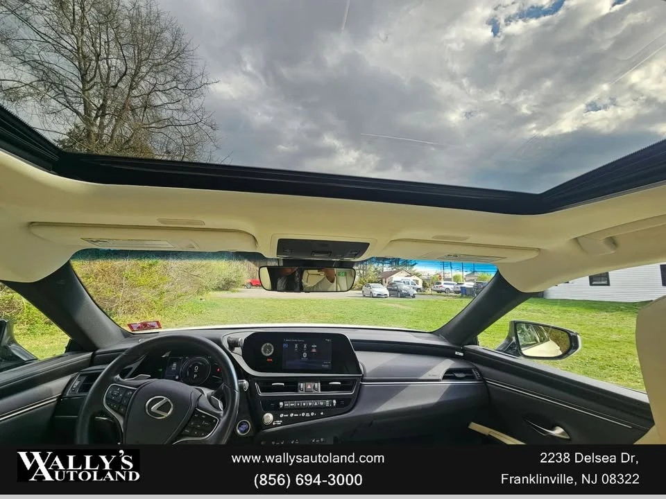 2022 Lexus ES 7th Gen - Image 15 of 20
