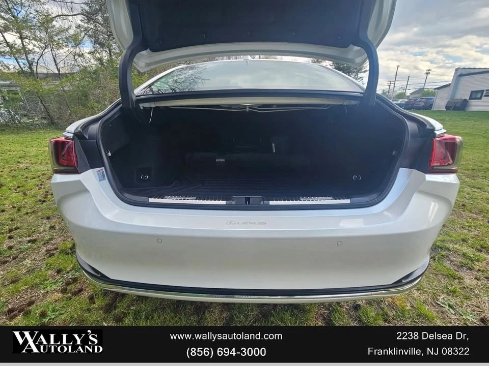 2022 Lexus ES 7th Gen - Image 18 of 20