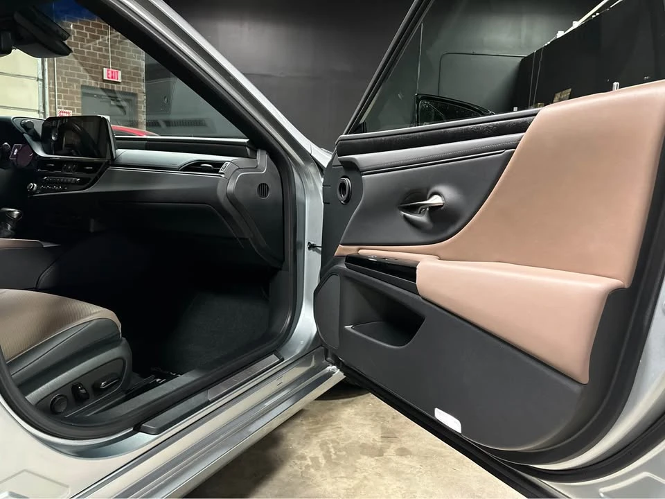 2022 Lexus ES 7th Gen - Image 15 of 19