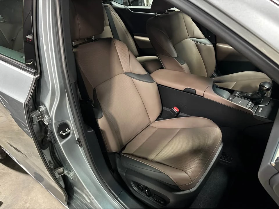 2022 Lexus ES 7th Gen - Image 16 of 19
