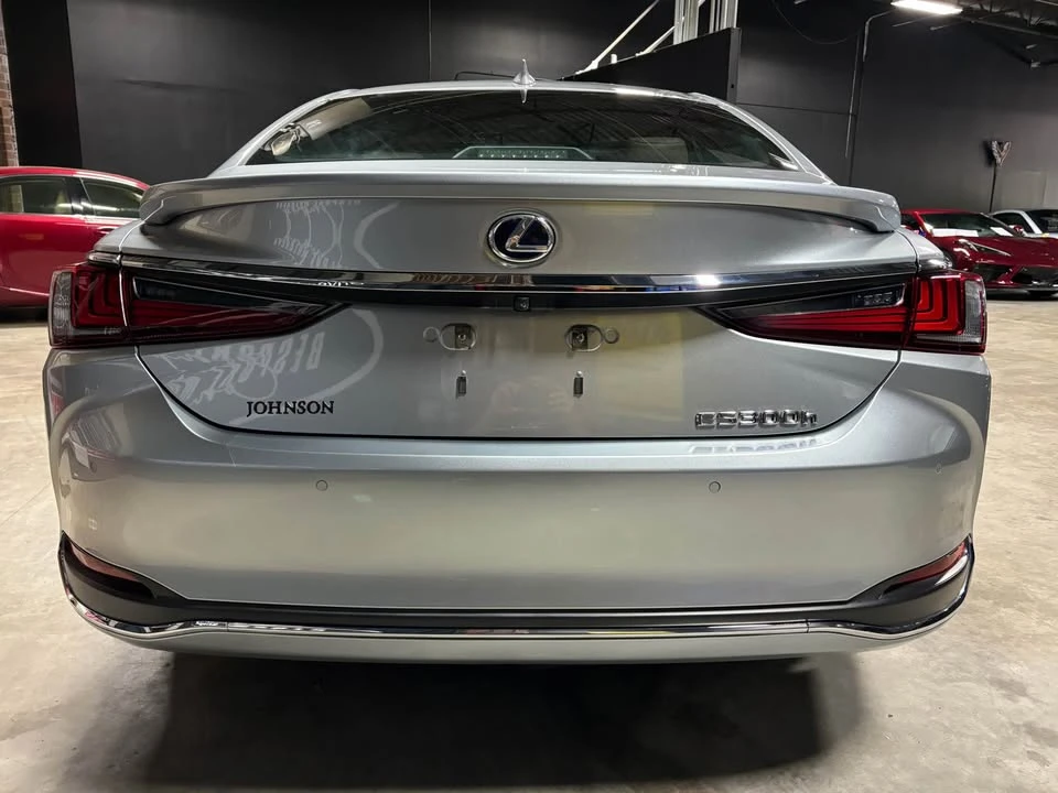 2022 Lexus ES 7th Gen - Image 5 of 19