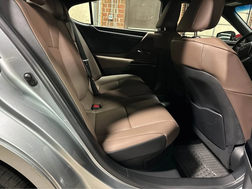 2022 Lexus ES 7th Gen - Image 18 of 19