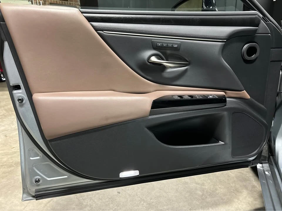 2022 Lexus ES 7th Gen - Image 13 of 19