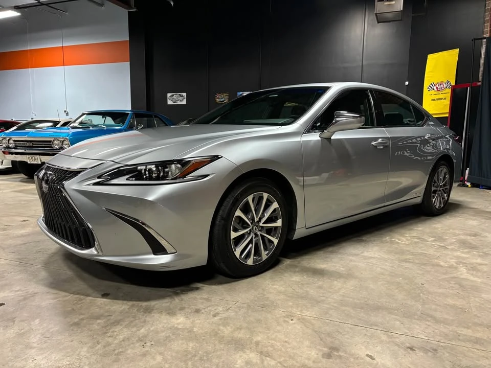 2022 Lexus ES 7th Gen - Image 2 of 19