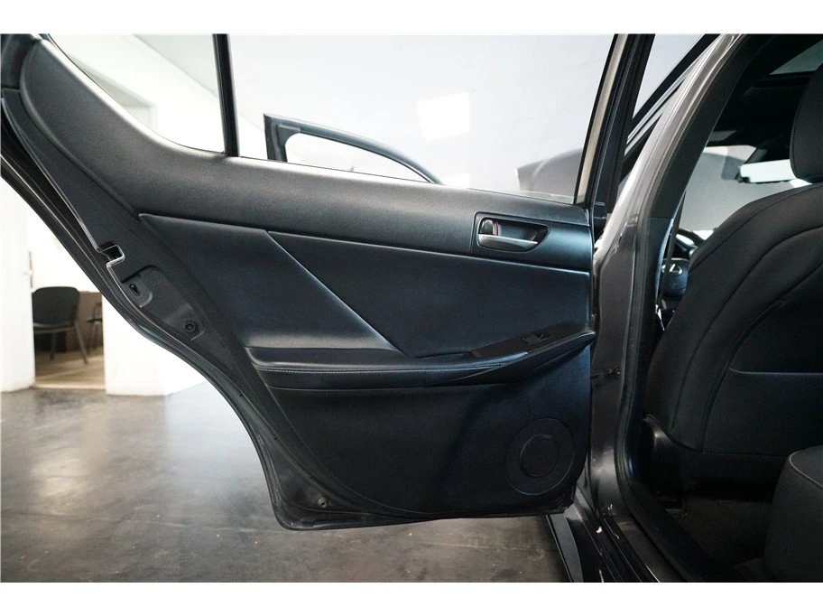 2022 Lexus IS 3rd Gen - Image 15 of 20